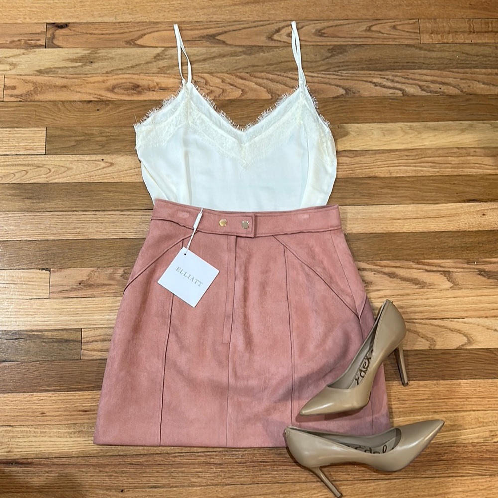 NWT Elliatt Pink Suede Mini Skirt Medium